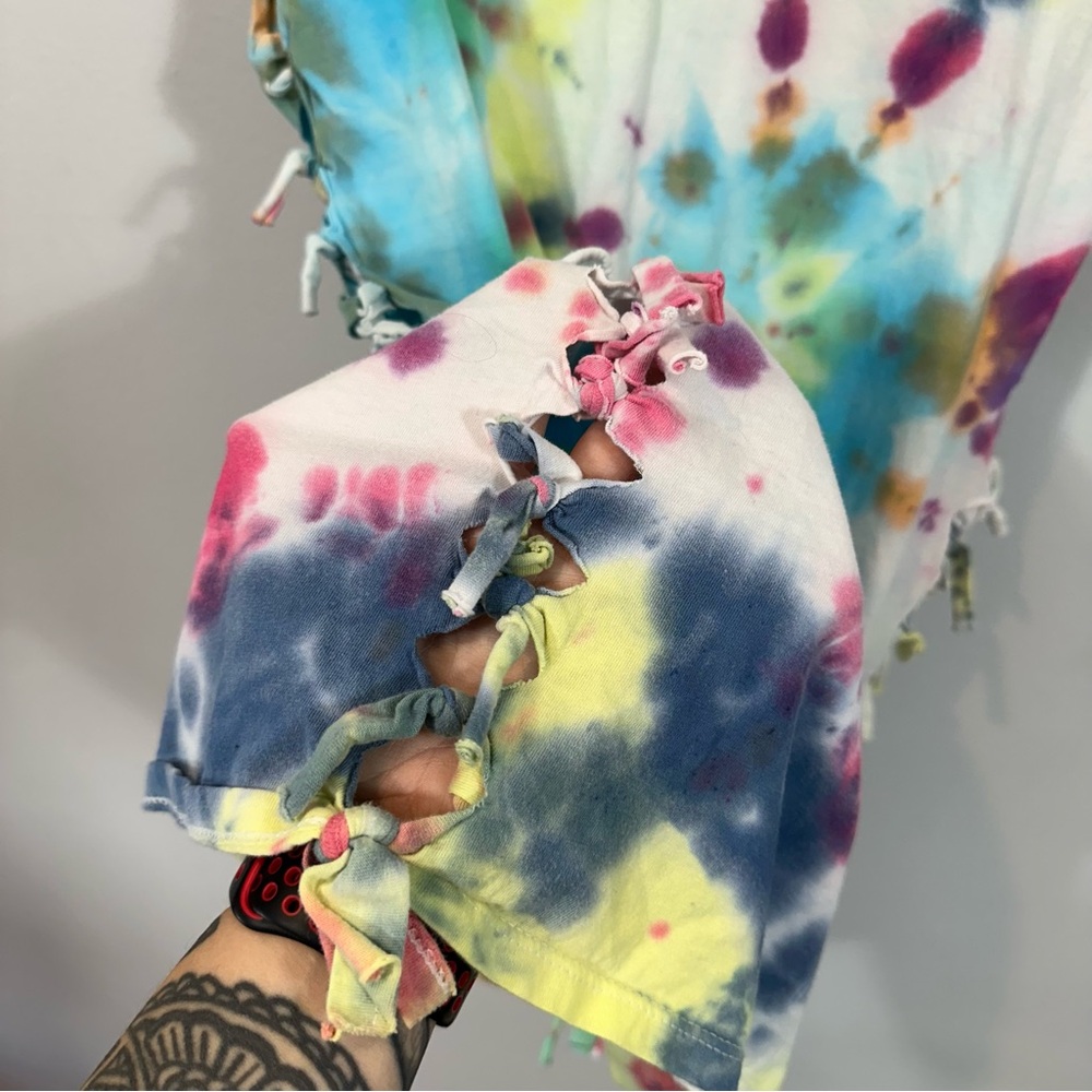 Tie-dye cutoff tie side tshirt - Picture 2 of 2